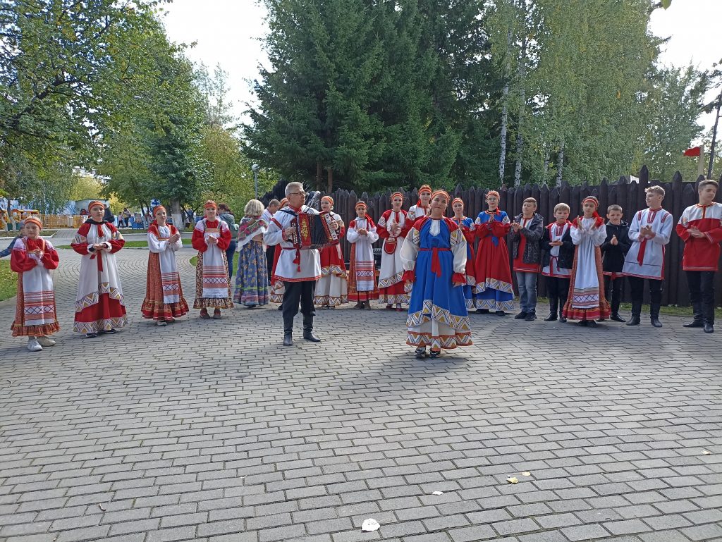 Ансамбль детской народной песни «Радуница» — Детская школа искусств № 3  города Томска